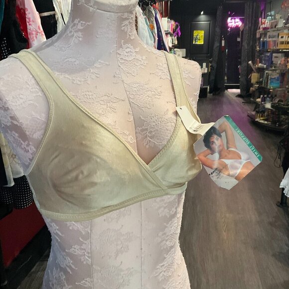 Vintage Comfort V-Neck Second Skin Satin Sweet Sport Bra Wide Strap Size 34 Tan - Picture 2 of 3